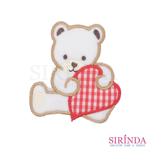 ตัวรีดการ์ตูนหมีอุ้มหัวใจ ตัวรีดติดเสื้อ อาร์มปักตกแต่ง DIY EMBROIDERY PATCH (00080403)