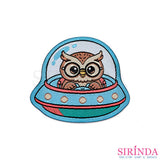 ตัวรีดการ์ตูนนกฮูกขับUFO ตัวรีดติดเสื้อ อาร์มทอตกแต่ง DIY WOVEN LABEL PATCH (00320021)
