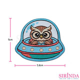 ตัวรีดการ์ตูนนกฮูกขับUFO ตัวรีดติดเสื้อ อาร์มทอตกแต่ง DIY WOVEN LABEL PATCH (00320021)