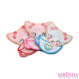 ตัวรีดการ์ตูนแมวตาแป๋วในถ้วย ตัวรีดติดเสื้อ อาร์มปักตกแต่ง DIY EMBROIDERY PATCH (00080486)