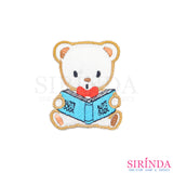 ตัวรีดการ์ตูนหมีอ่านหนังสือ ตัวรีดติดเสื้อ อาร์มปักตกแต่ง DIY EMBROIDERY PATCH (00080423)