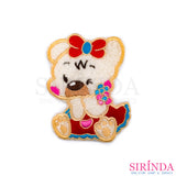 ตัวรีดการ์ตูนหมีขยิบตาถือดอกไม้ ตัวรีดติดเสื้อ อาร์มปักตกแต่ง DIY EMBROIDERY PATCH (00080036)