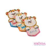 ตัวรีดการ์ตูนหมีถือป้ายBear ตัวรีดติดเสื้อ อาร์มปักตกแต่ง DIY EMBROIDERY PATCH (00080040)