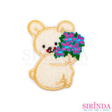 ตัวรีดการ์ตูนหมีอุ้มช่อดอกไม้ ตัวรีดติดเสื้อ อาร์มปักตกแต่ง DIY EMBROIDERY PATCH (00080001)
