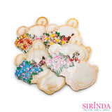 ตัวรีดการ์ตูนหมีอุ้มช่อดอกไม้ ตัวรีดติดเสื้อ อาร์มปักตกแต่ง DIY EMBROIDERY PATCH (00080001)