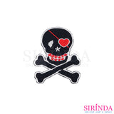 ตัวรีดการ์ตูนกะโหลกไขว้ ตัวรีดติดเสื้อ อาร์มปักตกแต่ง DIY EMBROIDERY PATCH (00080454)