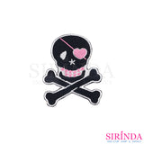 ตัวรีดการ์ตูนกะโหลกไขว้ ตัวรีดติดเสื้อ อาร์มปักตกแต่ง DIY EMBROIDERY PATCH (00080454)