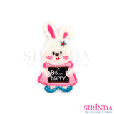 ตัวรีดการ์ตูนกระต่ายถือป้าย BeHappy ตัวรีดติดเสื้อ อาร์มปักตกแต่ง DIY EMBROIDERY PATCH (00080034)