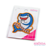 ตัวรีดการ์ตูนฉลามวาฬสวัสดี SAWASDEE ตัวรีดติดเสื้อ อาร์มทอตกแต่ง DIY WOVEN LABEL PATCH (00320014)