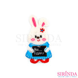 ตัวรีดการ์ตูนกระต่ายถือป้าย BeHappy ตัวรีดติดเสื้อ อาร์มปักตกแต่ง DIY EMBROIDERY PATCH (00080034)