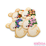 ตัวรีดการ์ตูนหมีอุ้มช่อดอกไม้ ตัวรีดติดเสื้อ อาร์มปักตกแต่ง DIY EMBROIDERY PATCH (00080001)