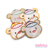 ตัวรีดการ์ตูนหมีใส่หมวกแก๊ป ตัวรีดติดเสื้อ อาร์มปักตกแต่ง DIY EMBROIDERY PATCH (00080043)