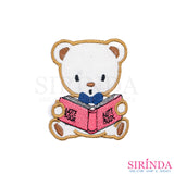 ตัวรีดการ์ตูนหมีอ่านหนังสือ ตัวรีดติดเสื้อ อาร์มปักตกแต่ง DIY EMBROIDERY PATCH (00080423)